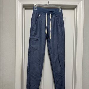 FIGS Women’s Zamora joggers scrub pants XXS tall - heather denim color